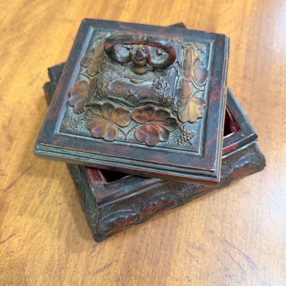 Vintage Ornate Carved Floral Jewelry Box Red Velvet Lined Footed Trinket Chest - Picture 9 of 11